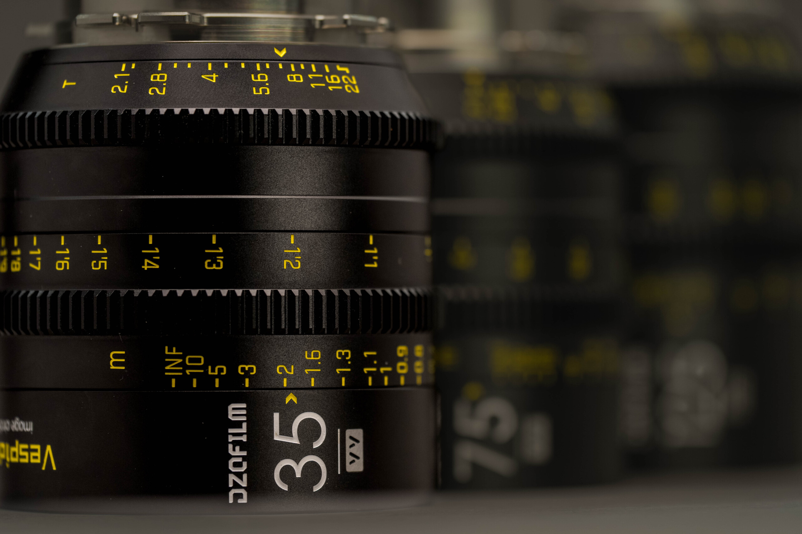 DZOFILM Vespid 35mm barrel and focus scale detail