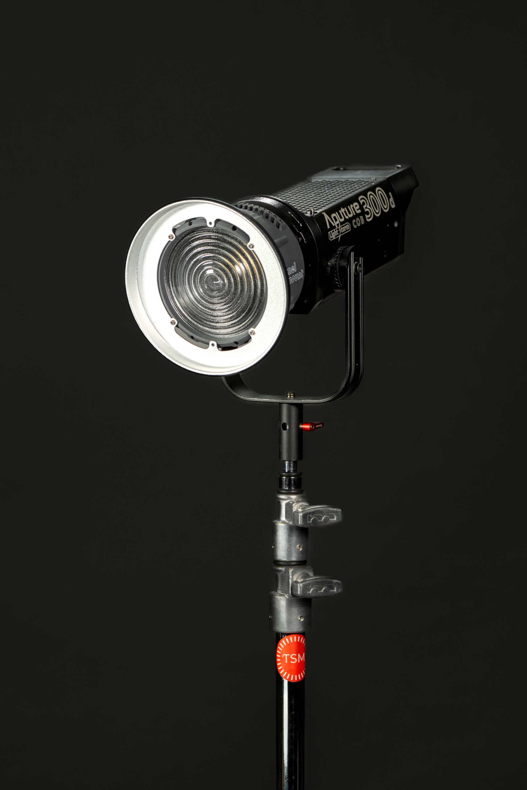 Aputure COB 300D LEDライト Aputure 300d Rental | Daylight COB LED Light