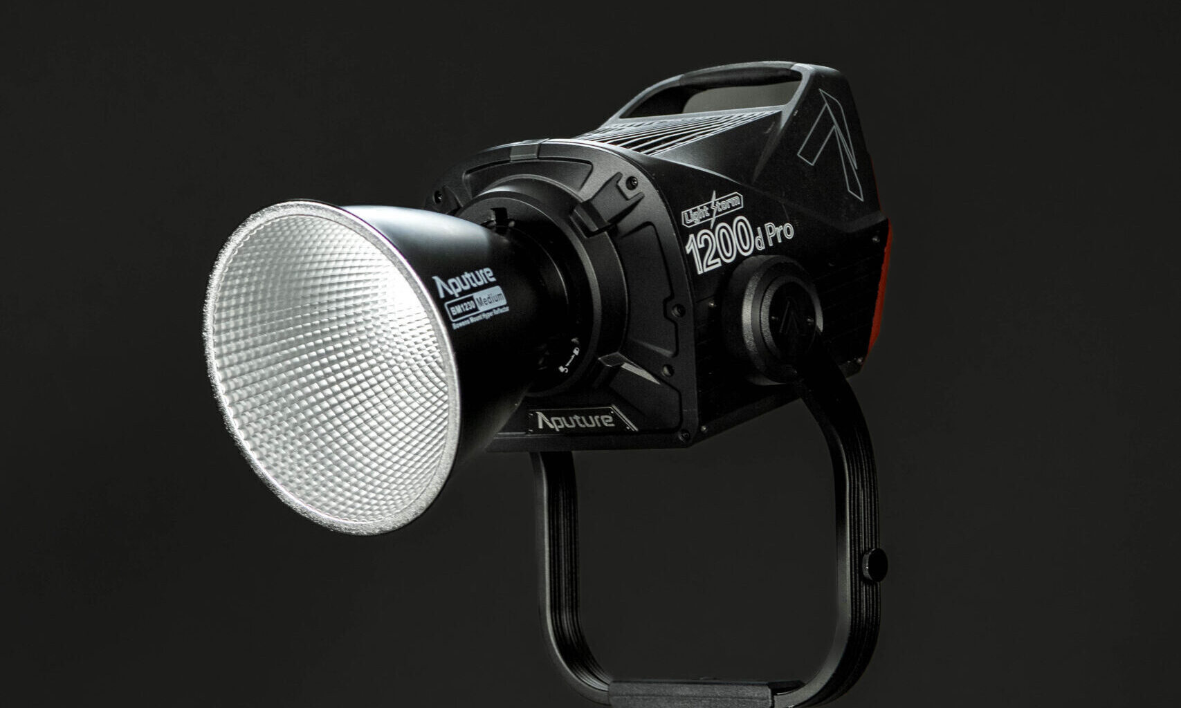 Aputure 1200d product photo